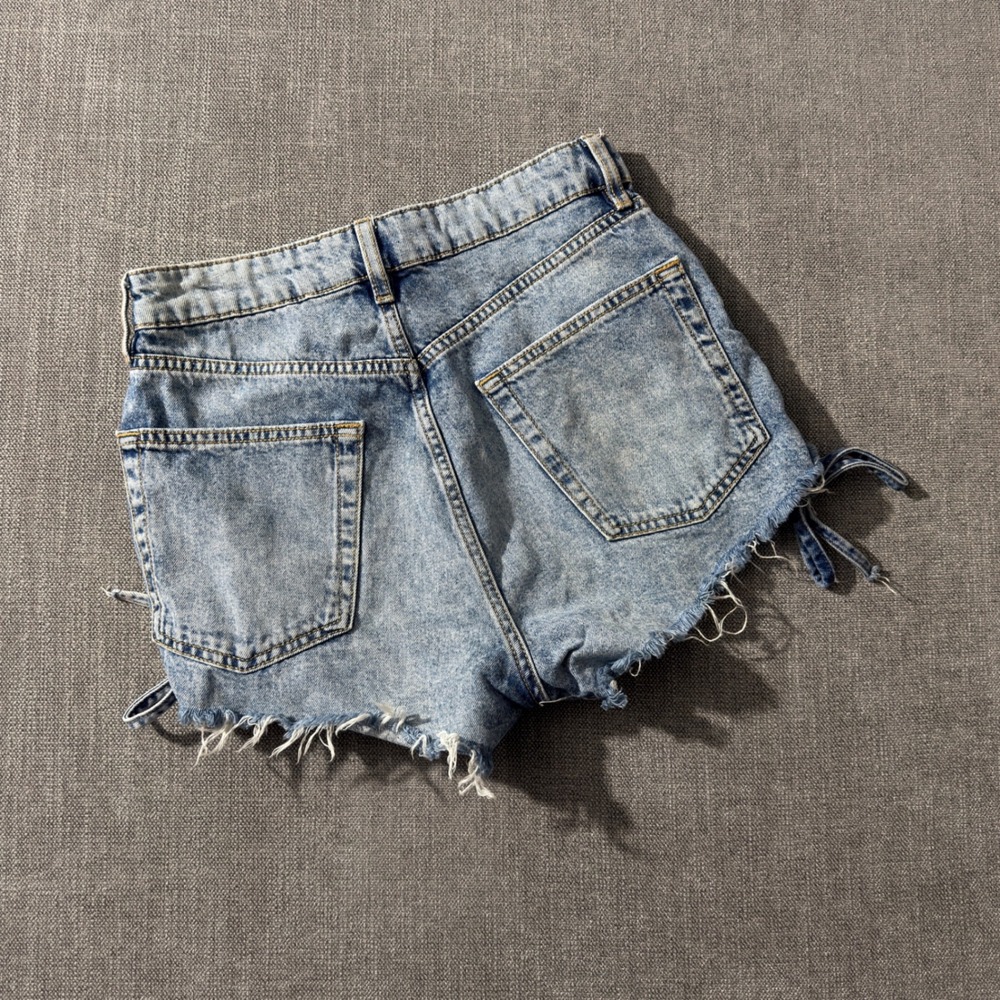 Divided H&M Denim Shorts Women Size 4 Light Wash Lace Up Raw Hem‎ - Picture 3 of 3